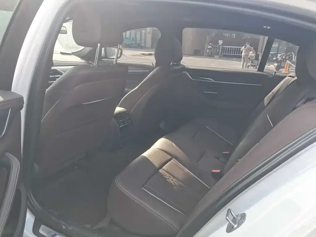 BMW 5 Series 2023 из CN, фото 4