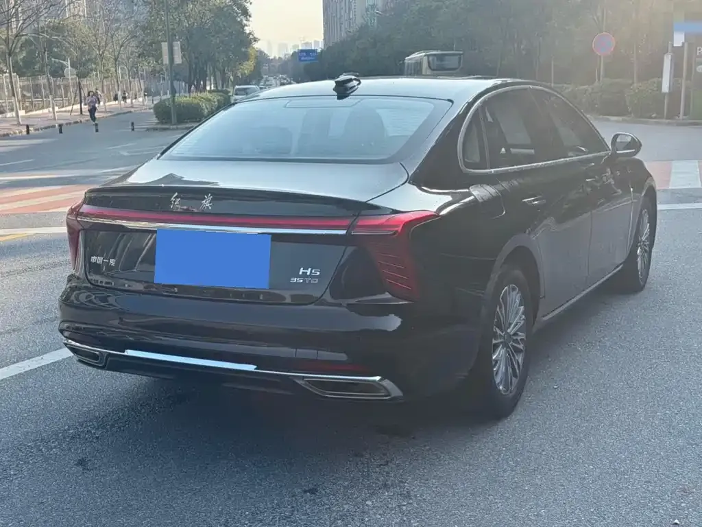 Hongqi H5 — фото 3