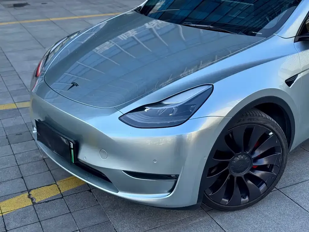 Tesla Model Y — фото 8
