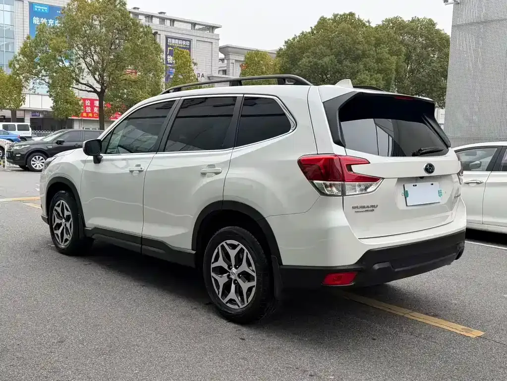Subaru Forester — фото 10