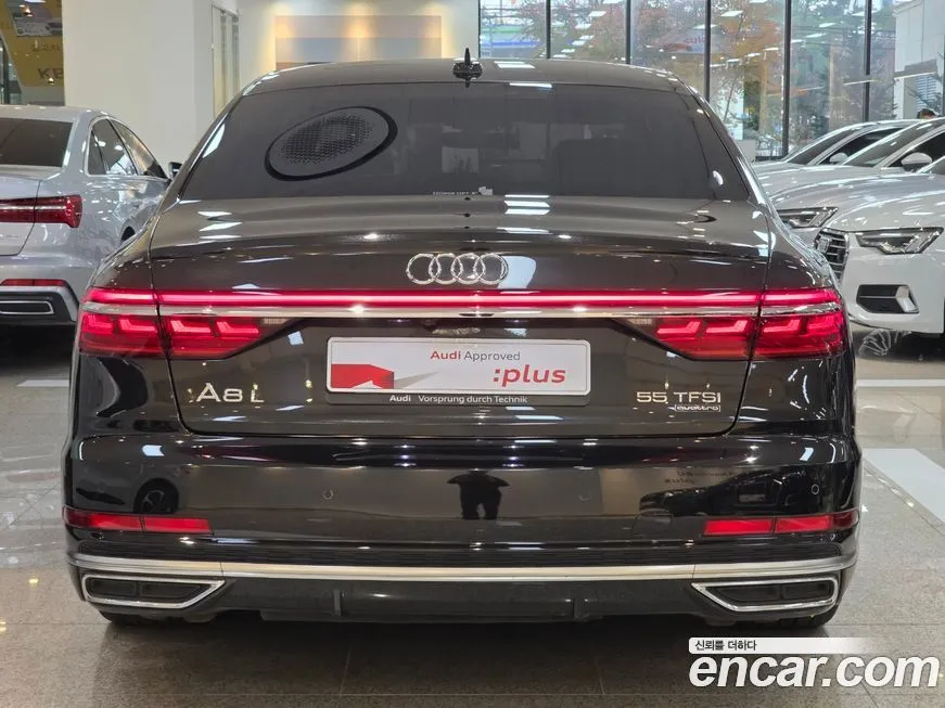 Audi A8 — фото 1