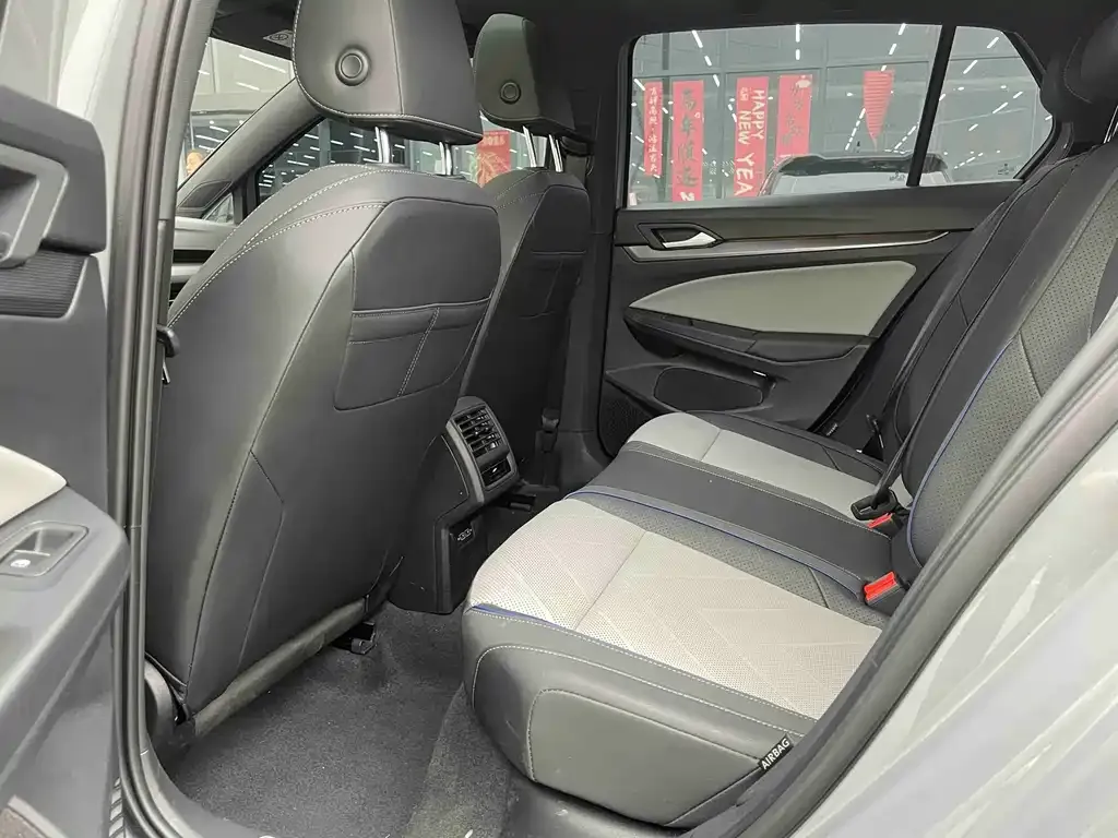 Volkswagen Golf 2025 из CN, фото 10