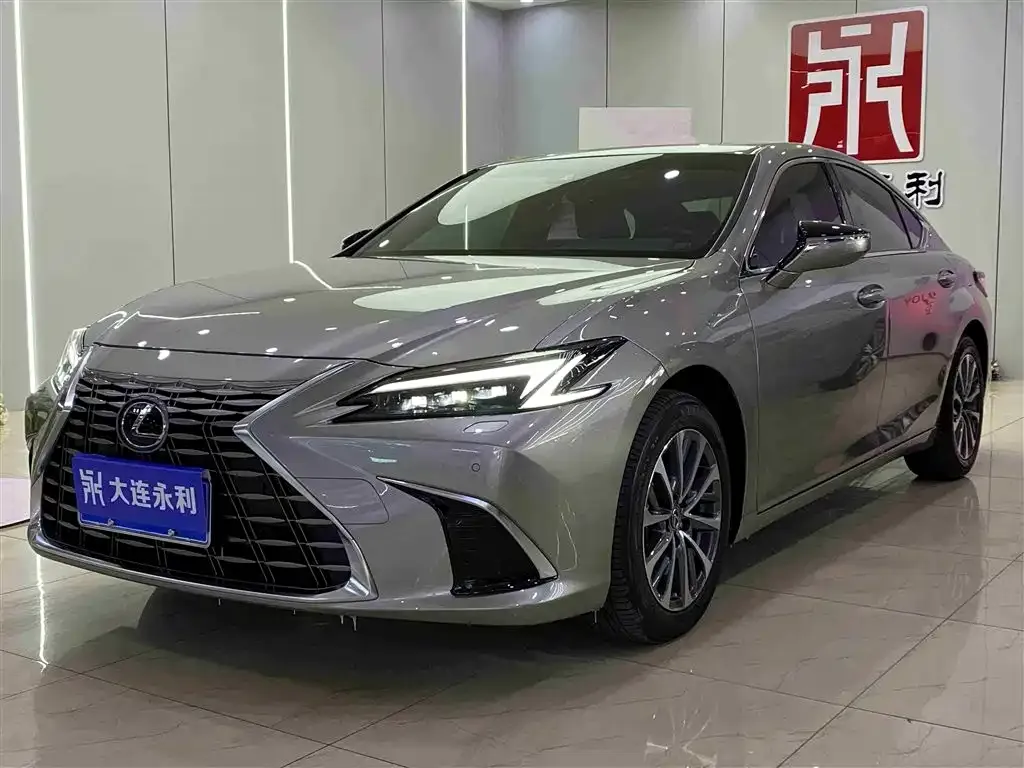 Lexus ES — фото 1