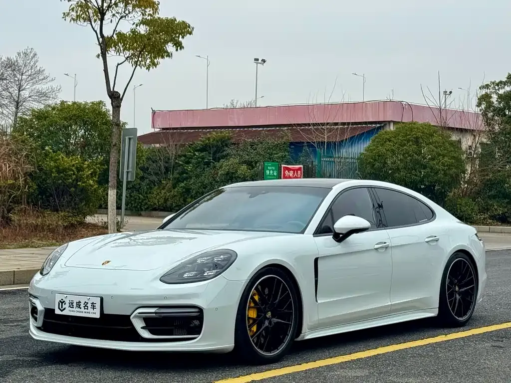 Porsche Panamera — фото 1