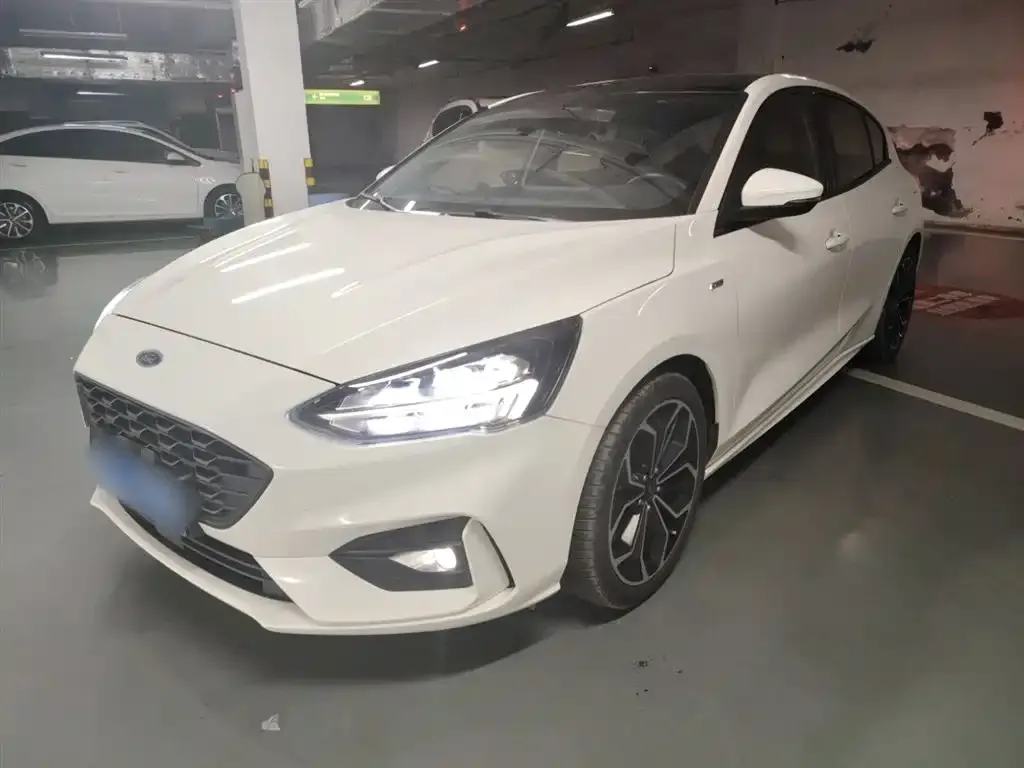 Ford Focus 2022 из CN, фото 6