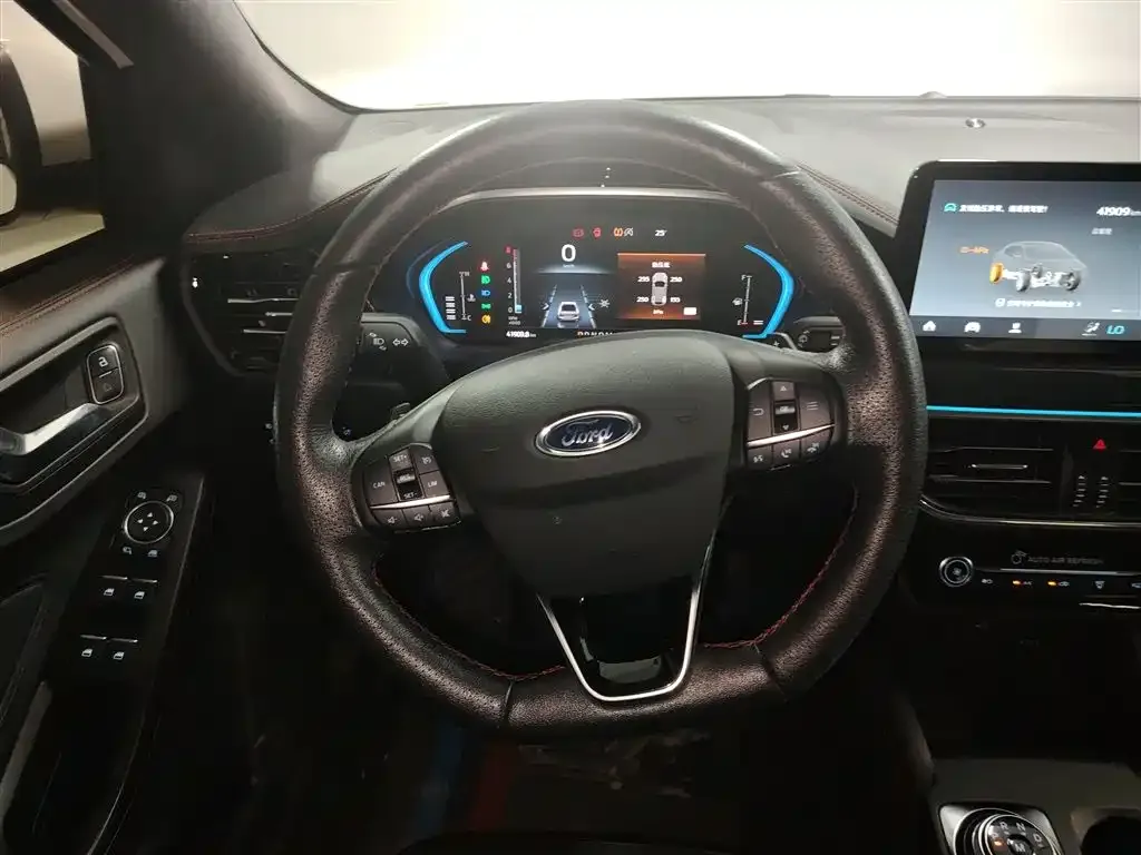 Ford Focus 2022 из CN, фото 10