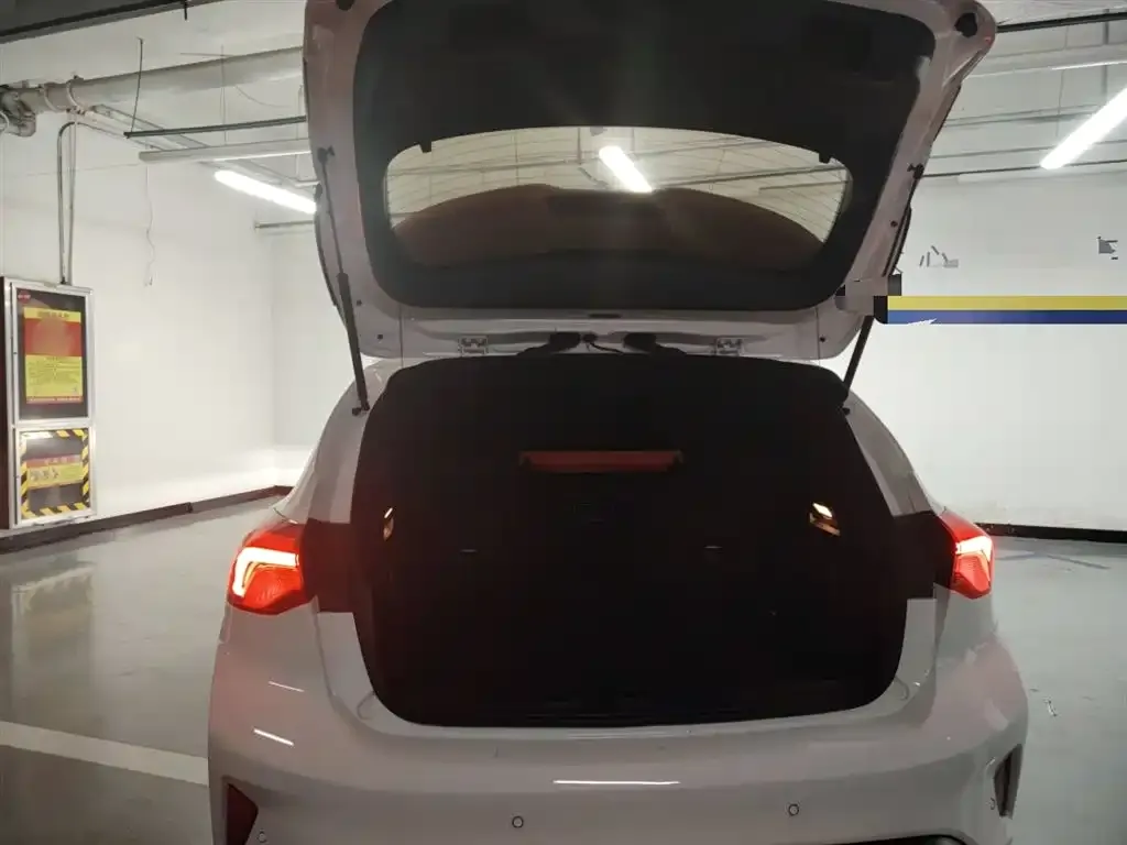 Ford Focus 2022 из CN, фото 9