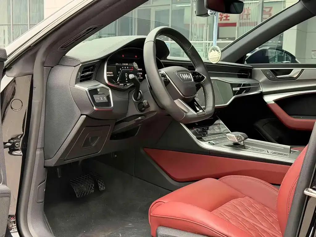 Audi A7L 2023 из CN, фото 9