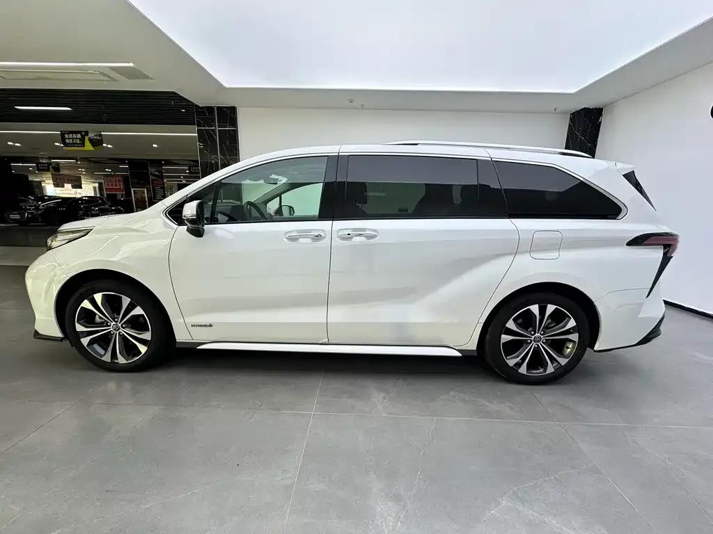 Toyota Granvia 2024 из CN, фото 7