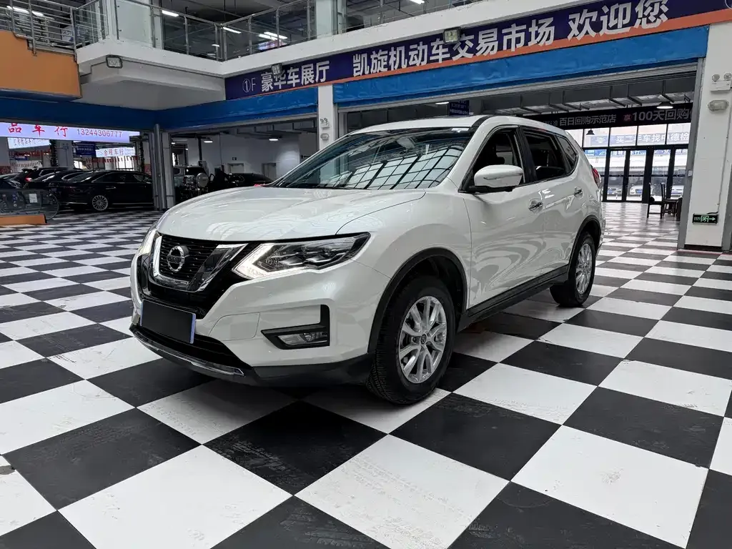 Nissan X-Trail — фото 1
