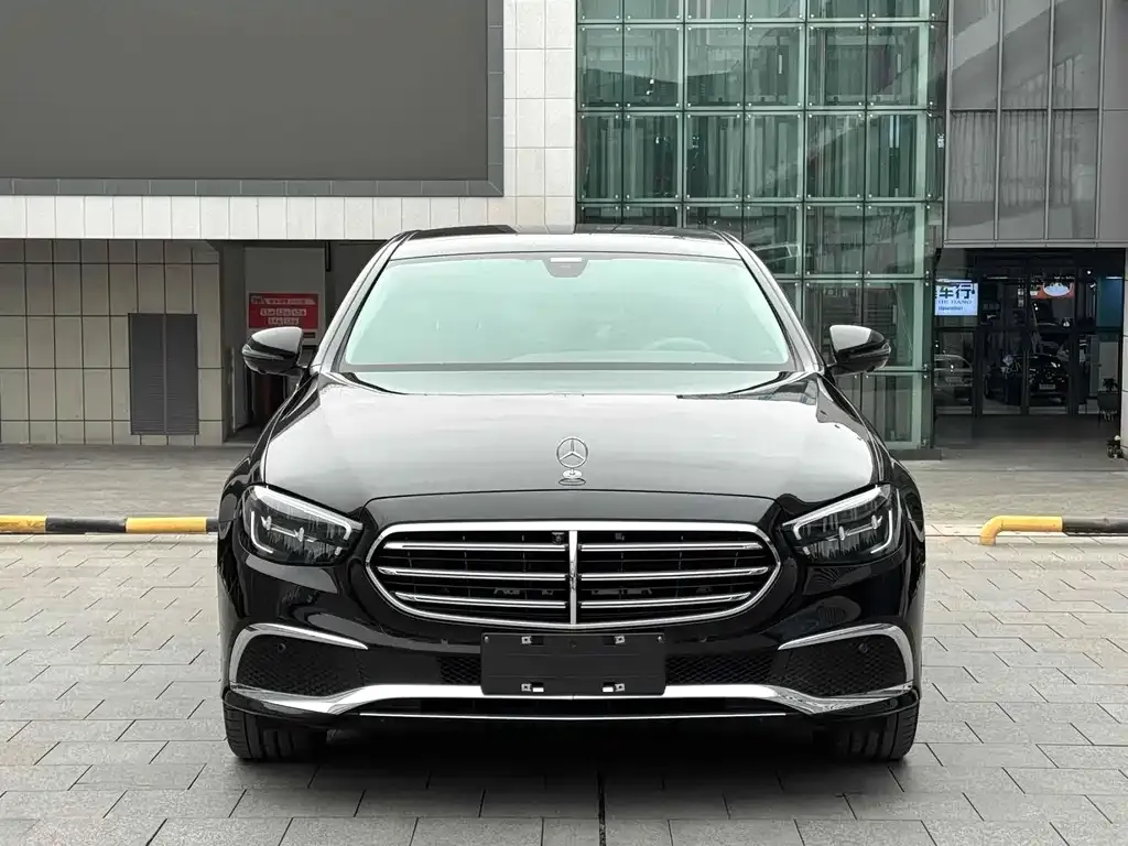 Mercedes-Benz E-Class — фото 2