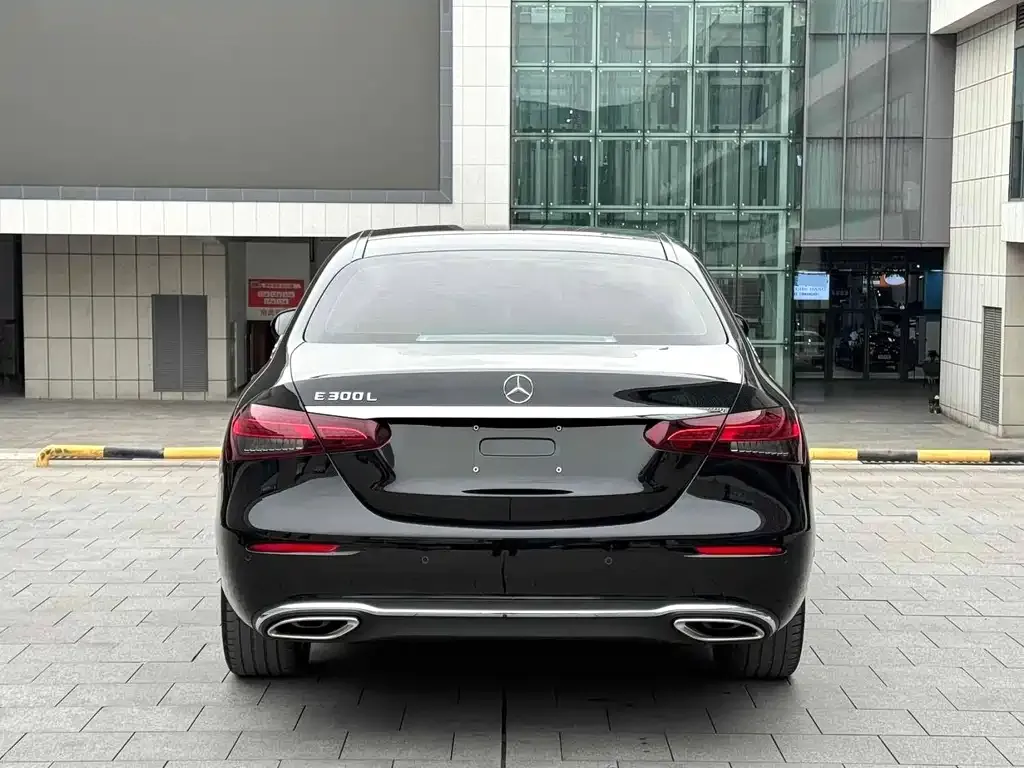 Mercedes-Benz E-Class — фото 9