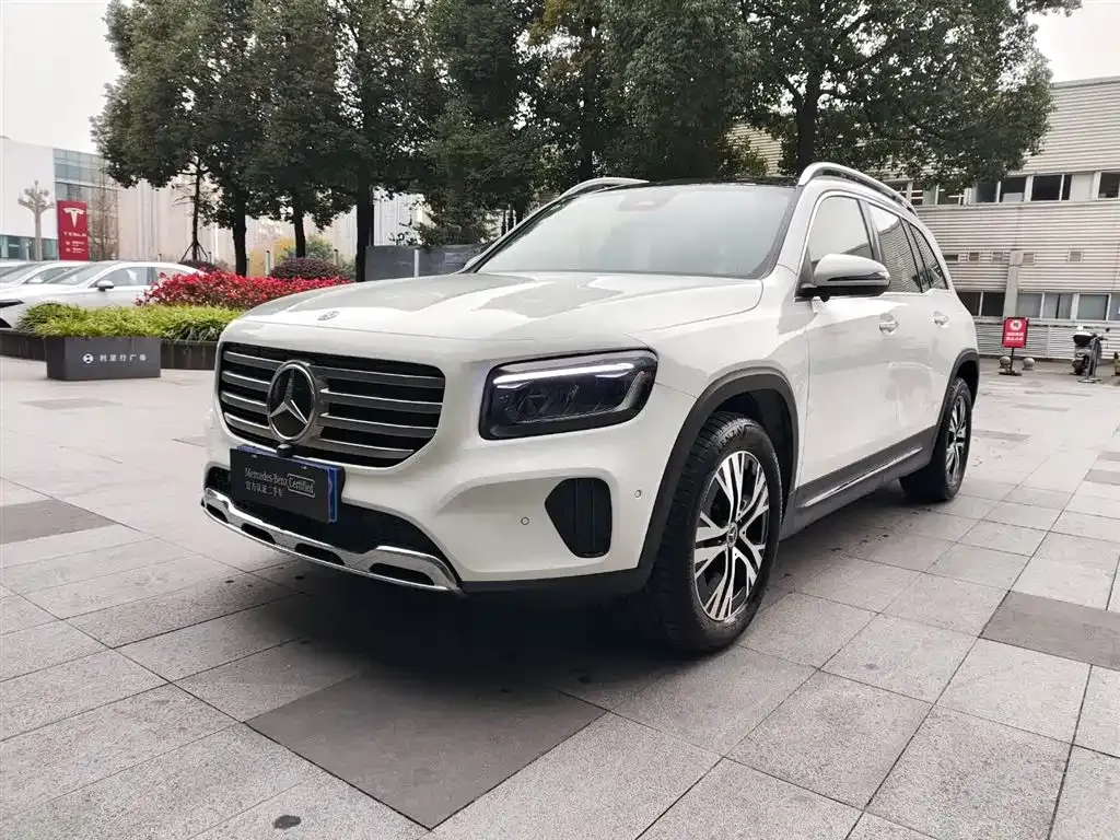 Mercedes-Benz GLB — фото 1