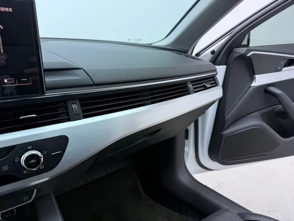 Audi A4L 2021 из CN, фото 5