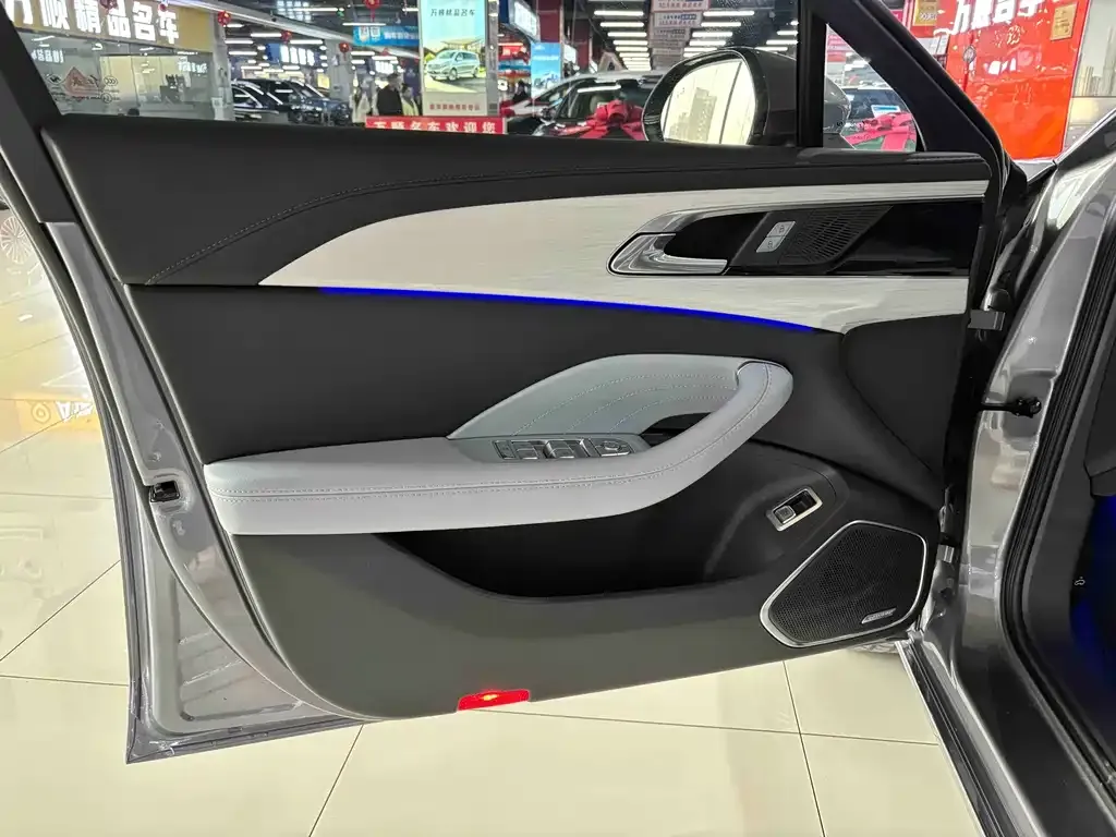 Hongqi H5 PHEV 2025 из CN, фото 5