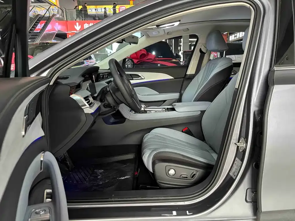 Hongqi H5 PHEV 2025 из CN, фото 3
