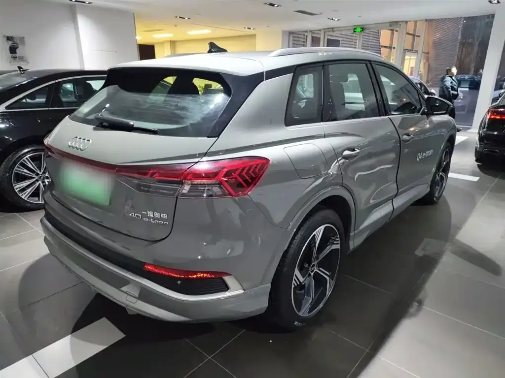 Audi Q4 e-tron — фото 10