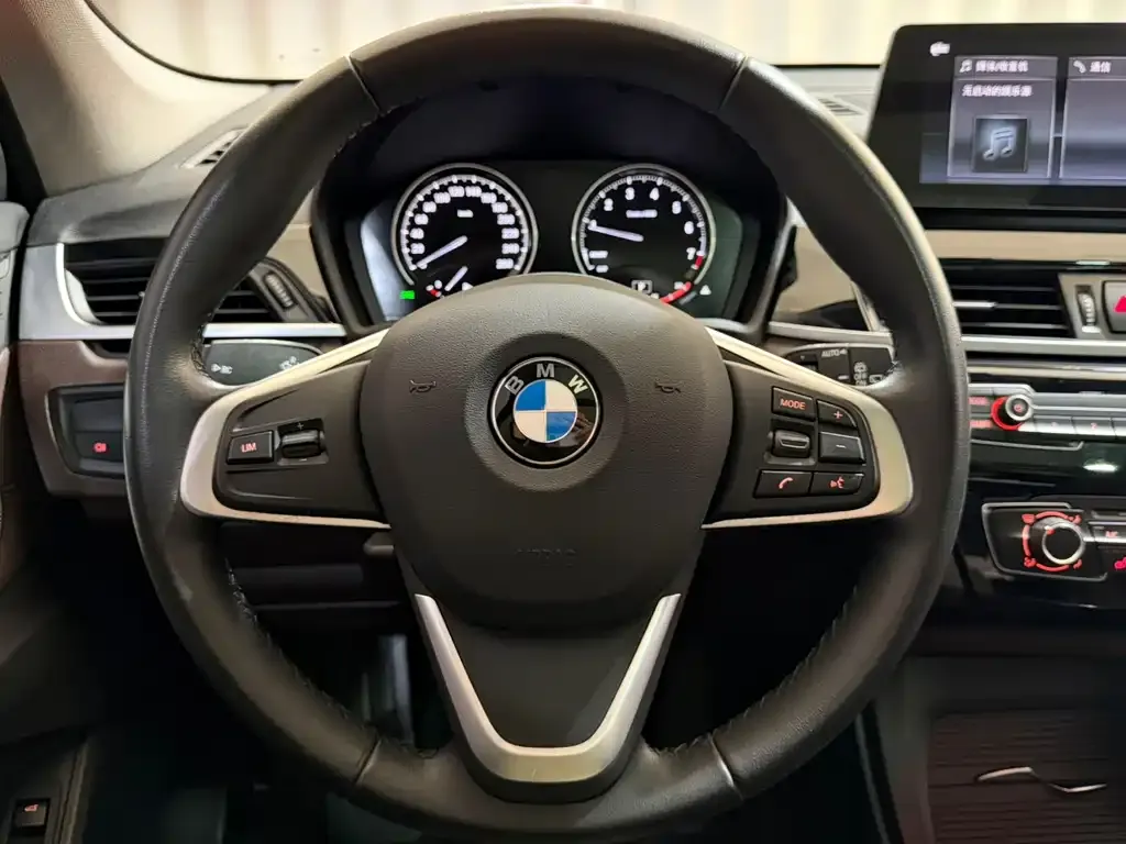 BMW X1 — фото 3