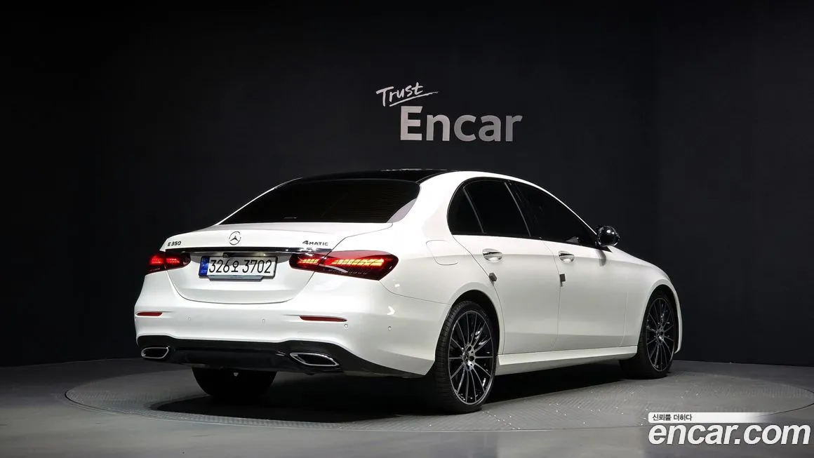 Mercedes-Benz E-Class — фото 8