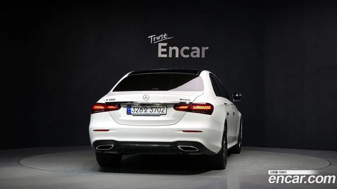 Mercedes-Benz E-Class — фото 10