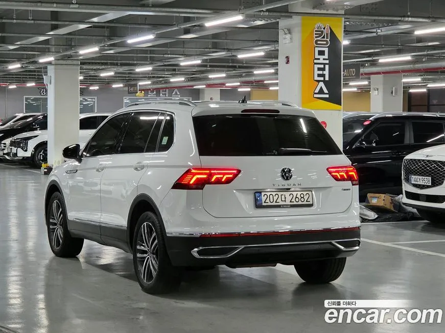 Volkswagen Tiguan — фото 9