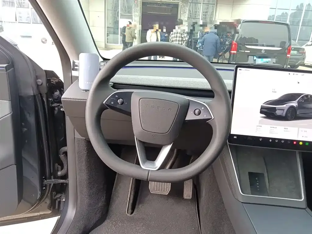 Tesla Model Y — фото 9