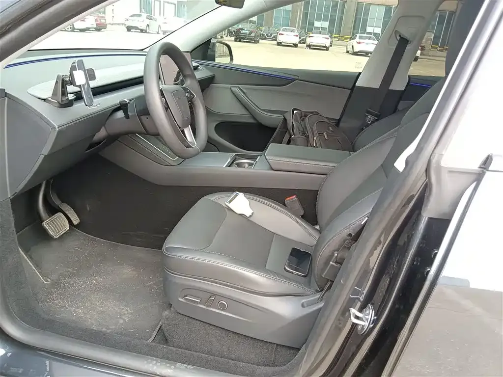 Tesla Model Y — фото 10