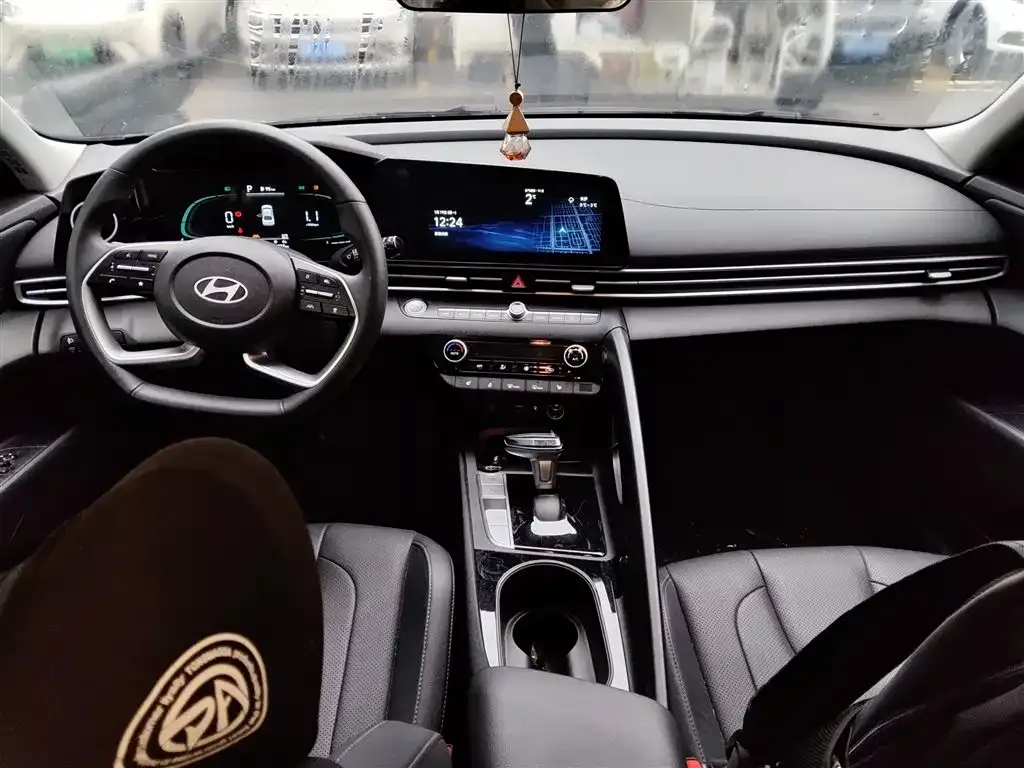 Hyundai Elantra 2023 из CN, фото 3