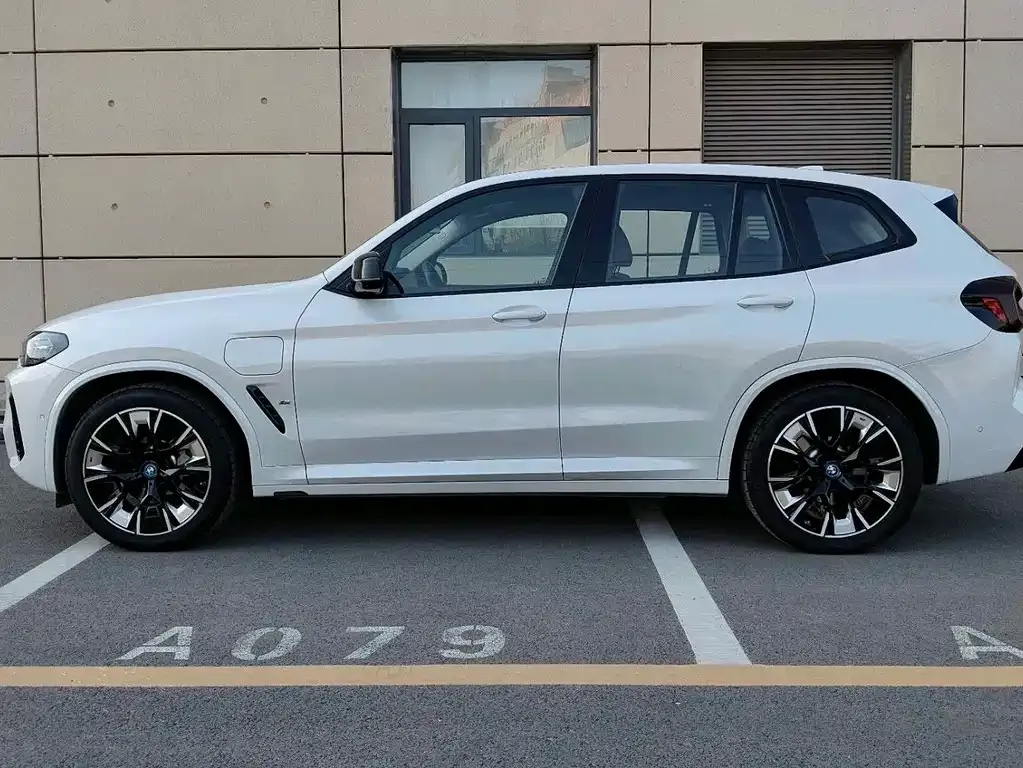 BMW iX3 2025 из CN, фото 8