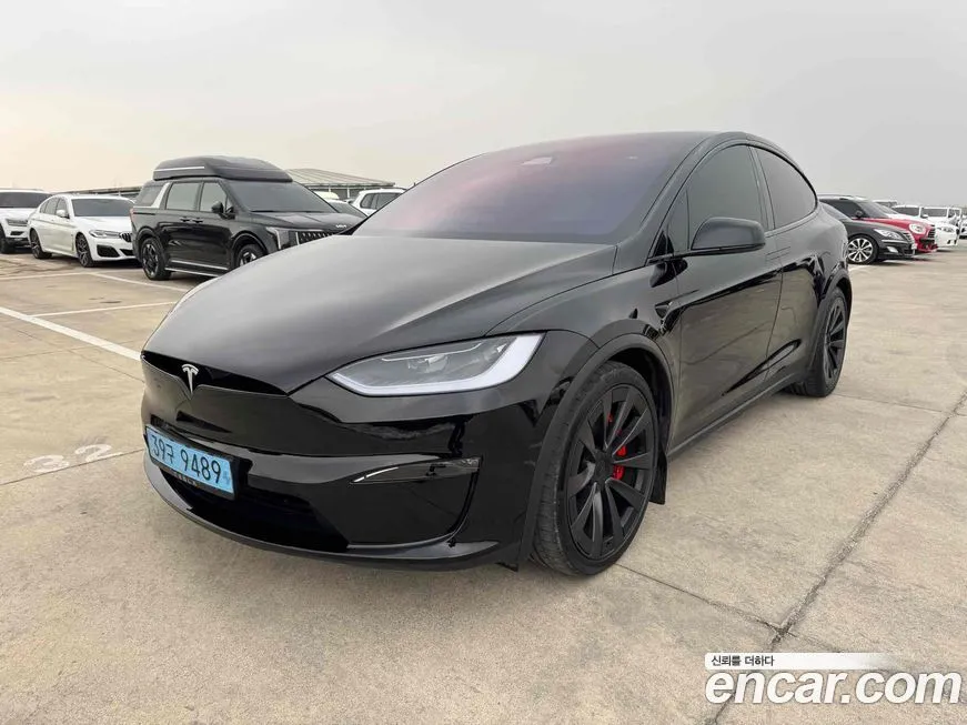 Tesla Model X — фото 1