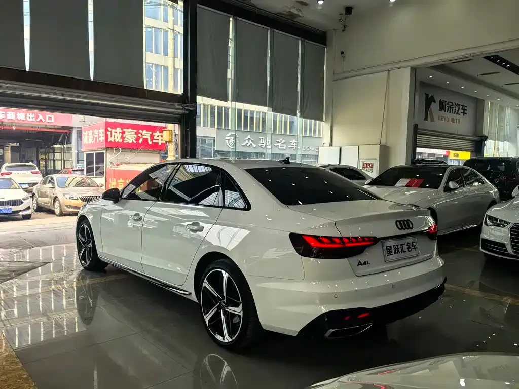 Audi A4L 2024 из CN, фото 9