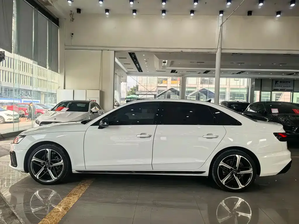 Audi A4L 2024 из CN, фото 6