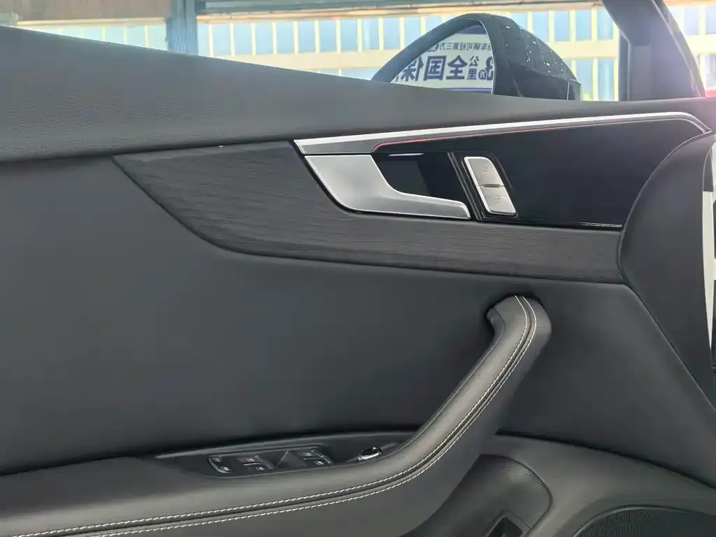 Audi A4L 2024 из CN, фото 2