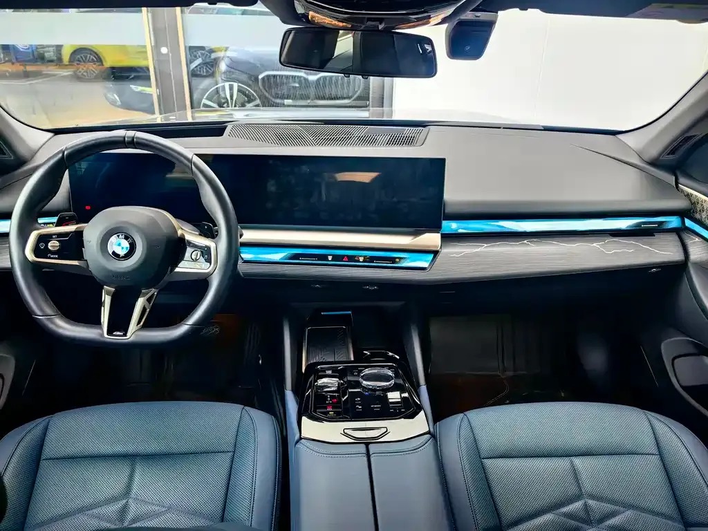 BMW 5 Series 2025 из CN, фото 5