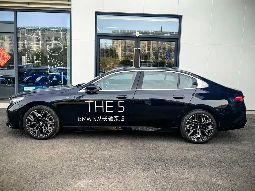 BMW 5 Series 2025 из CN, фото 10