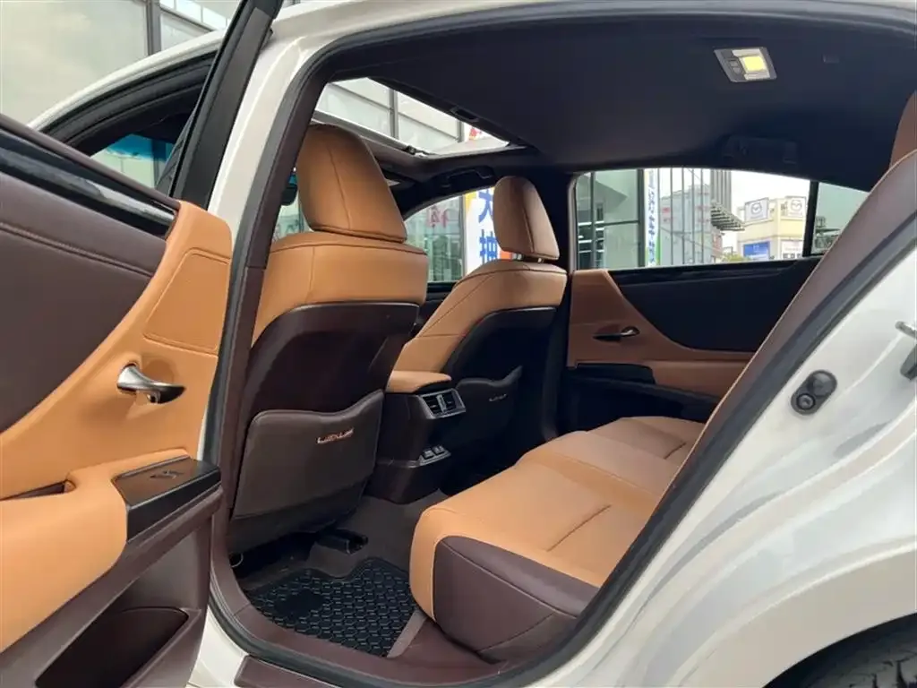 Lexus ES 2021 из CN, фото 9