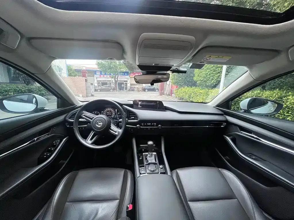 Mazda 3 Axela 2023 из CN, фото 2