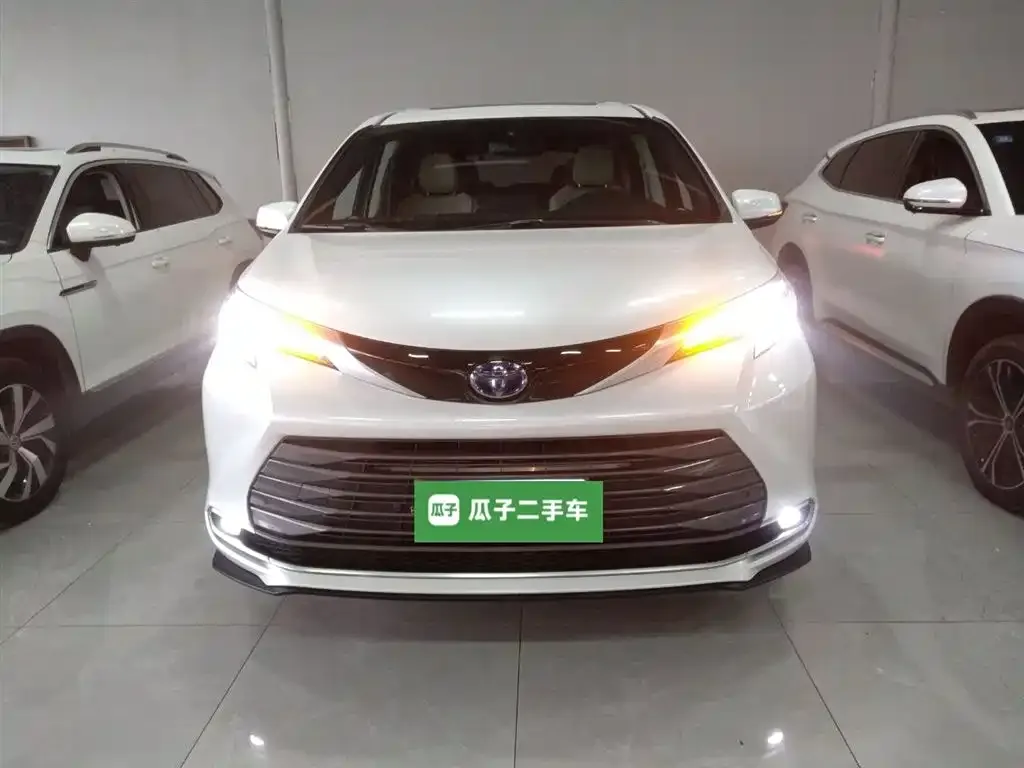 Toyota Sienna 2022 из CN, фото 3
