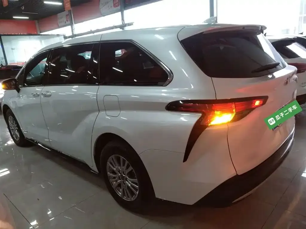 Toyota Sienna 2022 из CN, фото 4