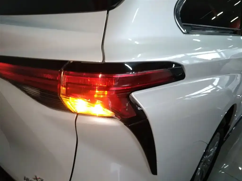 Toyota Sienna 2022 из CN, фото 2
