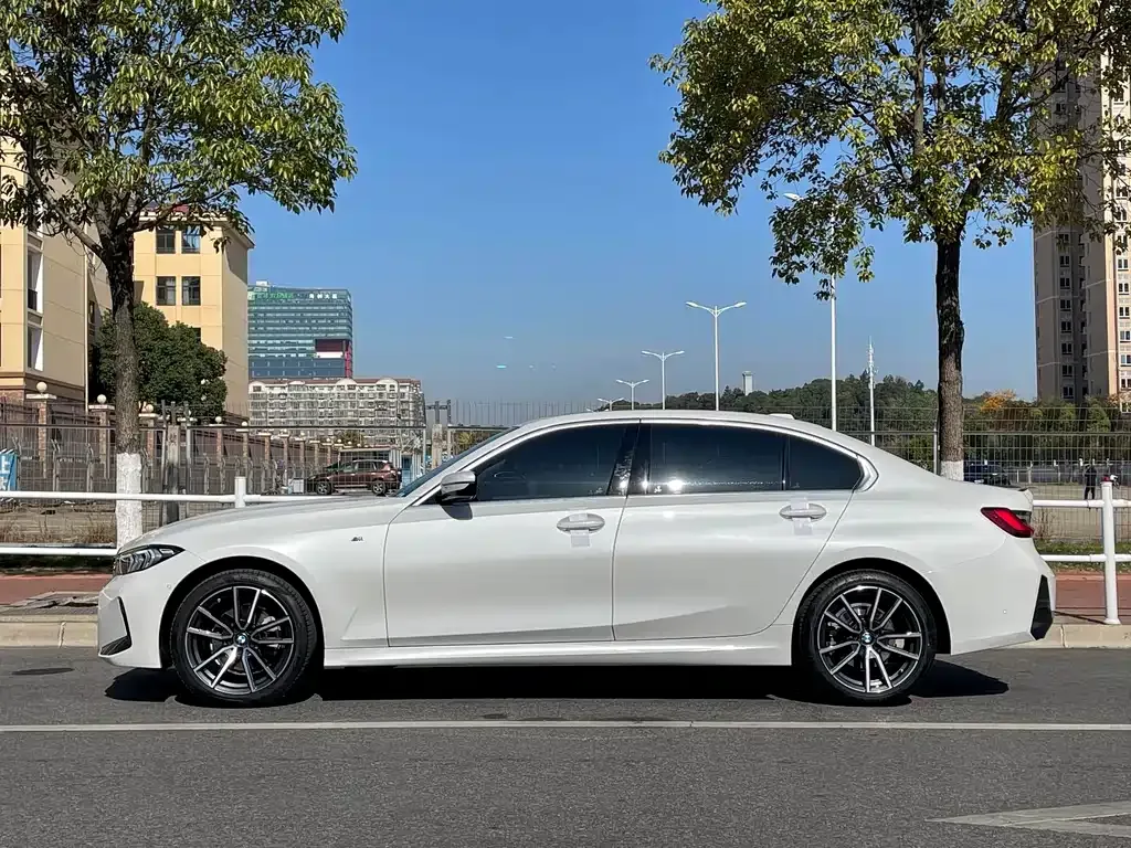 BMW 3 Series 2023 из CN, фото 10