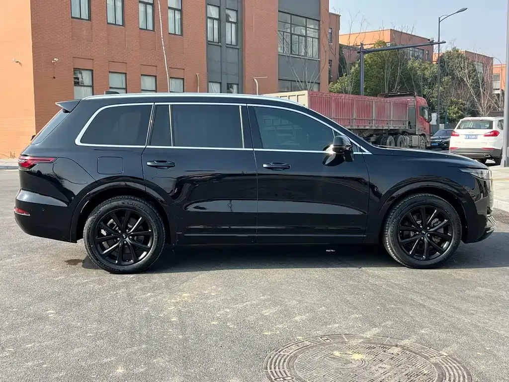 Li Auto ONE — фото 9