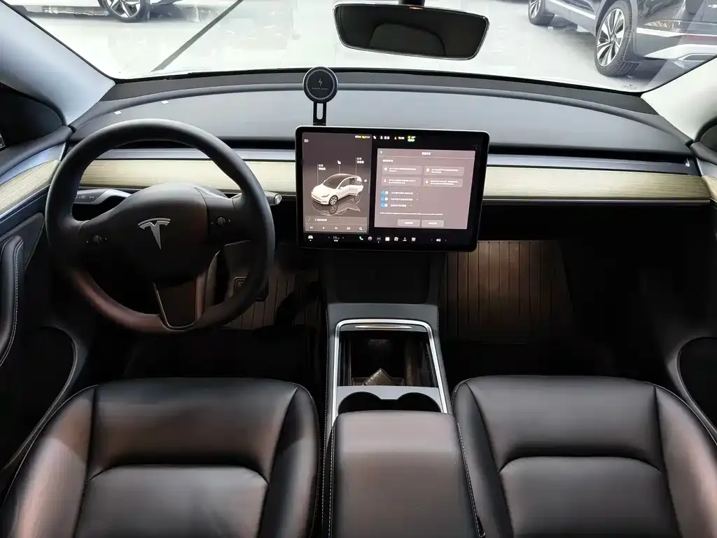 Tesla Model Y 2023 из CN, фото 2