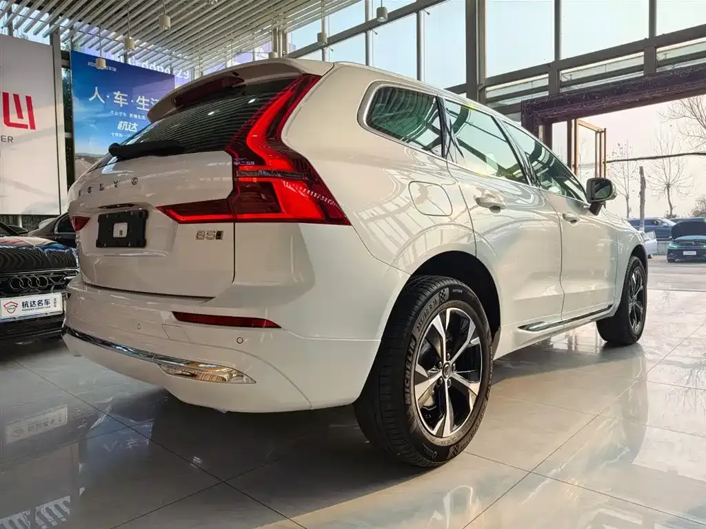 Volvo XC60 — фото 10