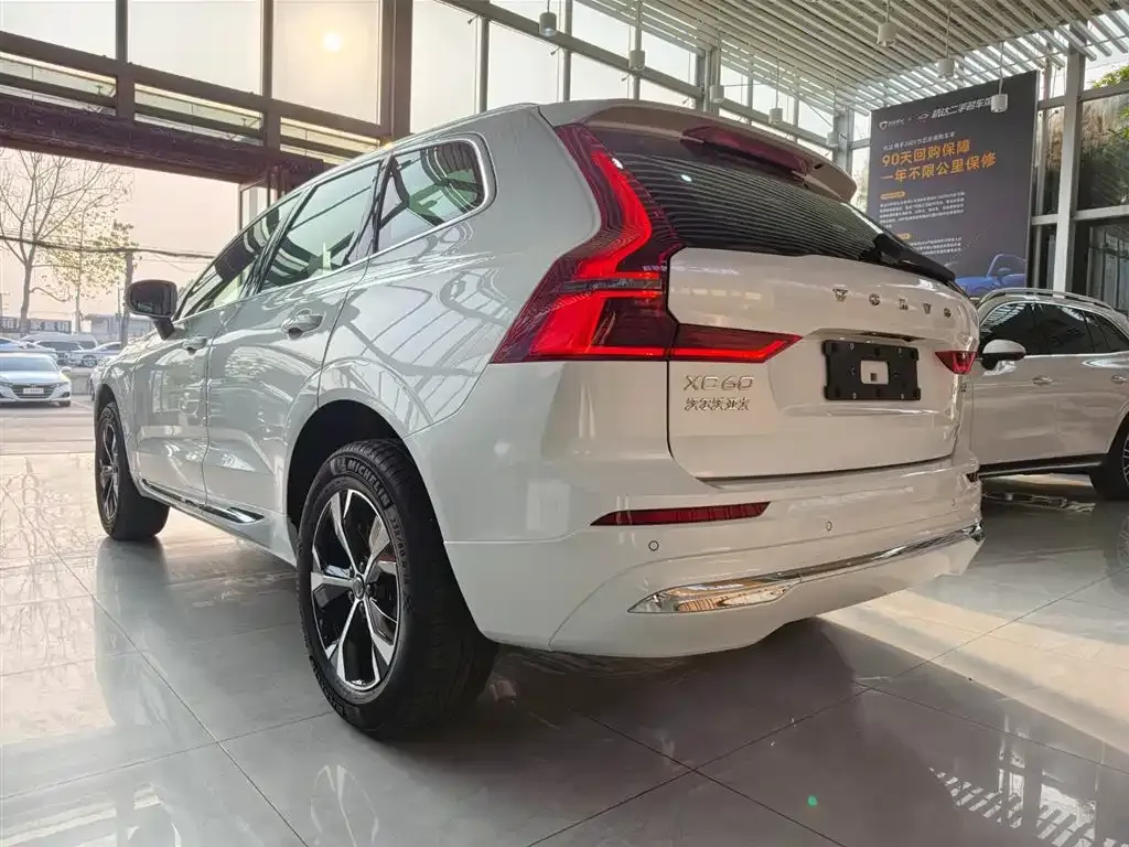 Volvo XC60 — фото 2