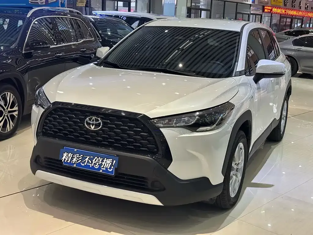 Toyota Corolla Cross — фото 1