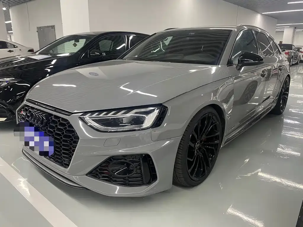 Audi RS 4 — фото 1