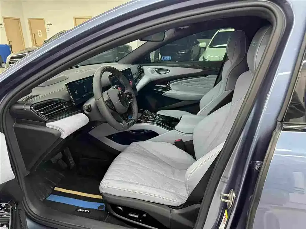 BYD Seal — фото 9