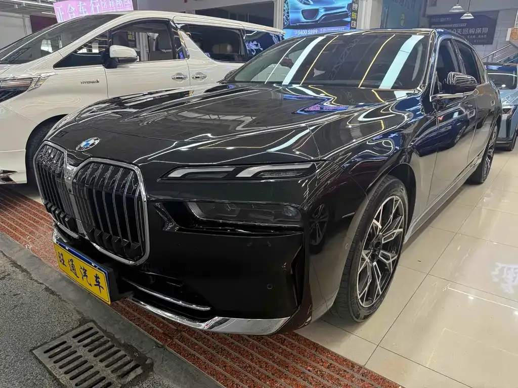 BMW 7 Series — фото 1