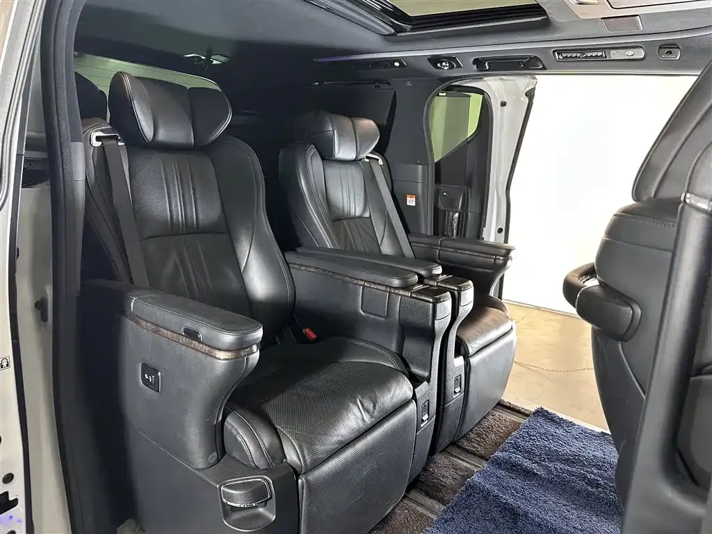 Toyota Vellfire 2023 из CN, фото 8